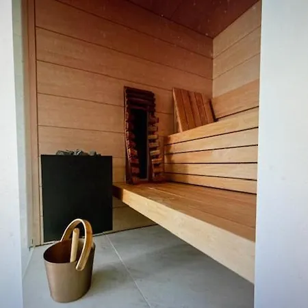 Schravenhoek Met Indoorzwembad En Sauna